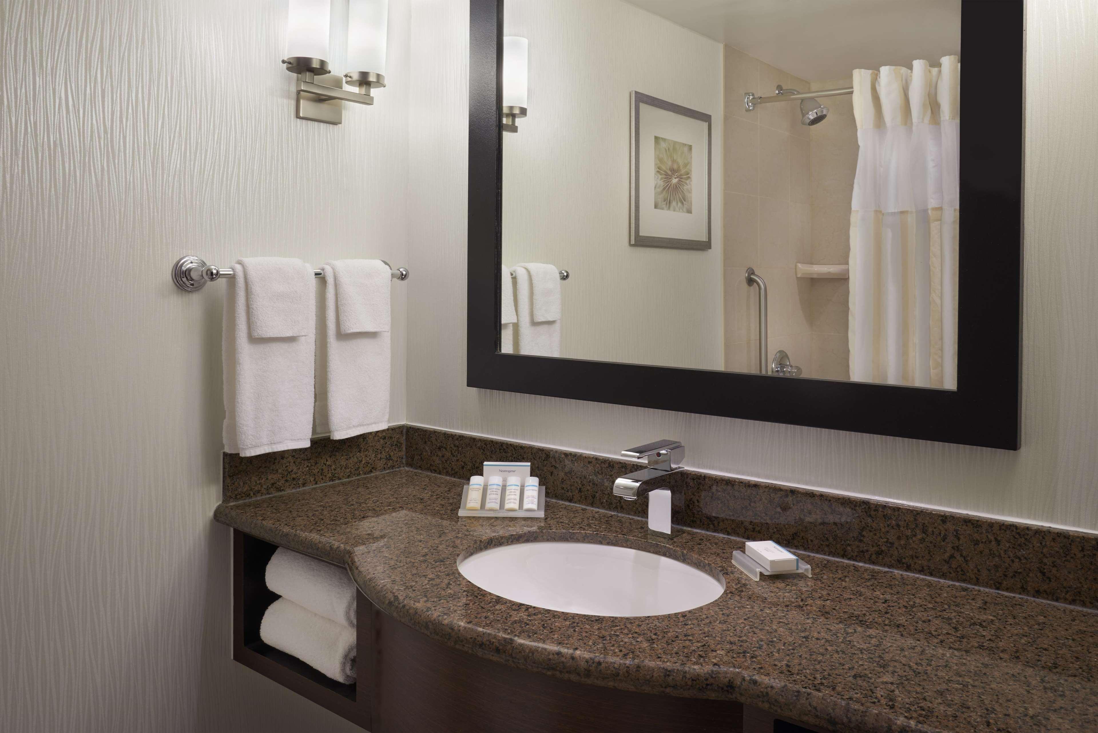 Hilton Garden Inn Toronto Airport West/Mississauga Kültér fotó